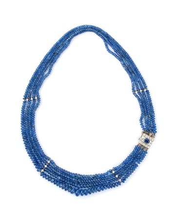 Girocollo in oro con zaffiri e diamanti a quattro fili di rondelle di zaffiri...
