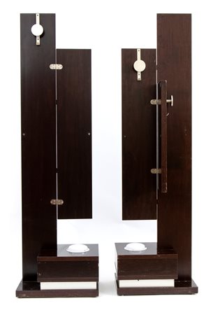 Coppia di appendiabiti in legno laccato   