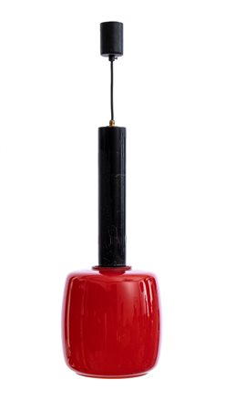 Lampada a sospensione con struttura in ottone e metallo. Diffusore in vetro colorato    