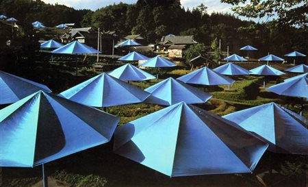 CHRISTO (Christo Javacheff) Gabrovo (Bulgaria) 1935 "The umbrellas" 1991...