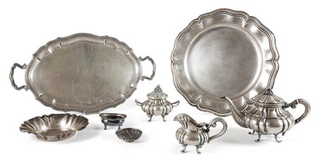LOTTO DI OTTO OGGETTI IN ARGENTO Lotto composto da otto oggetti in argento:...