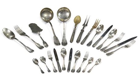 SERVIZIO DI POSATE IN ARGENTO Servizio di posate in argento composto da 95...