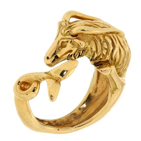 ANELLO Anello in oro giallo a forma di animale fantastico, mezzo ariete e...