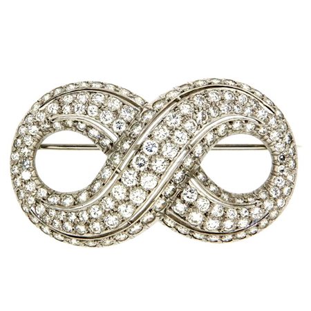 SPILLA Spilla in oro bianco a forma di "8" in diamanti taglio brillante e 8/8...