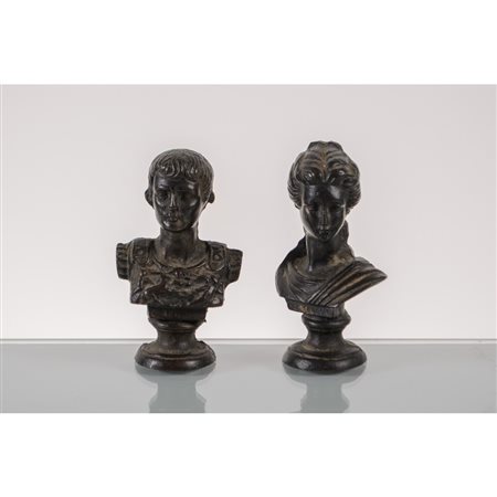 MANIFATTURA ITALIANA DEL XIX SECOLO, Coppia di piccoli busti