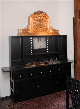 Charles Rennie Mackintosh Credenza;Madia in frassino laccato nero, base con...
