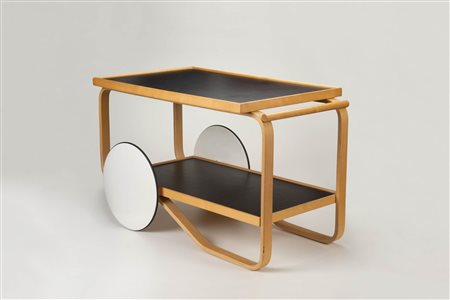 Alvaro Aalto Carrello da the;Betulla, linoleum nero, h. 56 x 90 x 50 cm....
