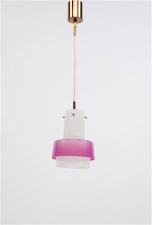 Stilnovo Lampadario a sospensione, Anni ‘60;Vetro opalino, plastica, h. 64 x...