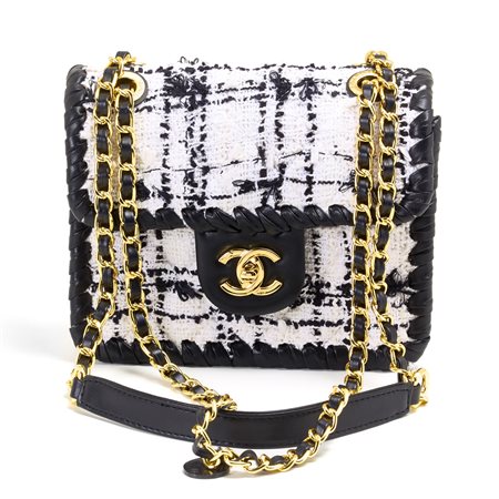 Chanel  
Chanel My Own Frame 
 