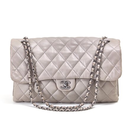 Chanel  
Chanel Maxi Jumbo grigia 
 