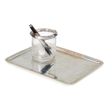  
Lotto in metallo argentato composto da porta ghiaccio e vassoio 
 