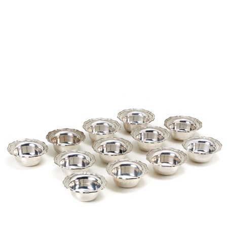  
Dodici coppette in argento 
 
