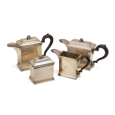  
Servizio da tè e caffè in argento 
 