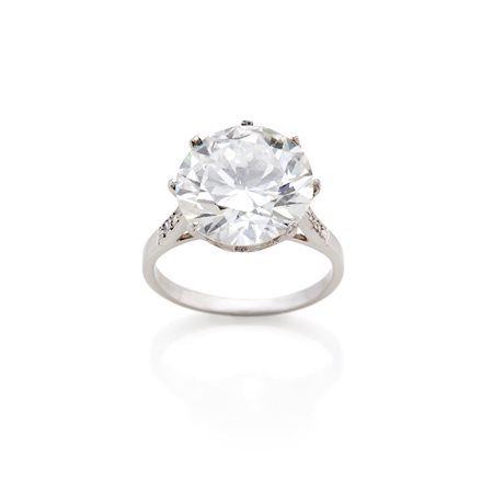  Solitario in platino con diamante  