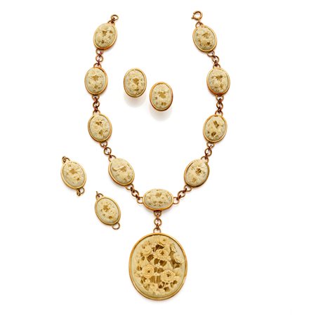  
Collier e orecchini Faraone in oro e avorio  
 