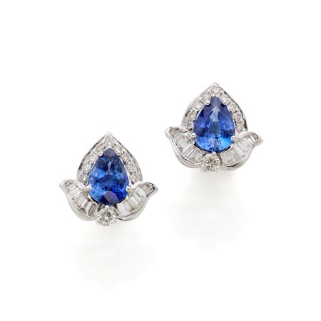  
Orecchini  in oro con diamanti e zaffiri 
 