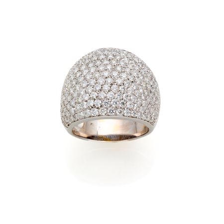  
Anello in oro con diamanti 
 