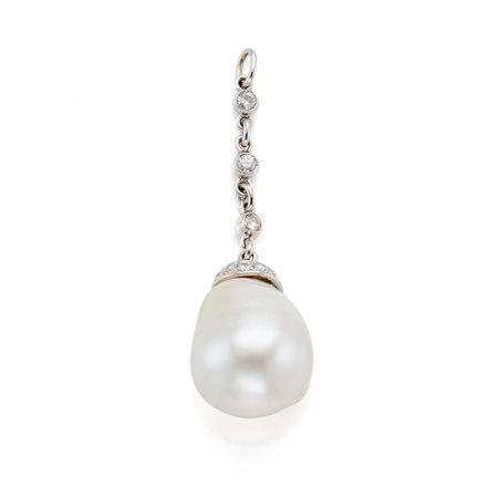  
Pendente in oro con diamanti e perla 
 