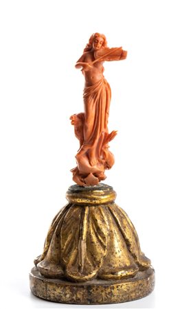 Scultura italiana in corallo Trapani, inizio XX secolo Altezza totale: 18 cm,...