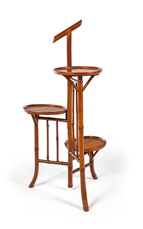 Servo muto in bambù a tre ripiani, inizi del XX secolo esile struttura con...