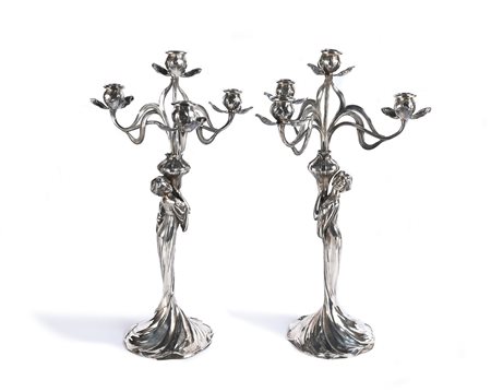 Coppia di candelieri Art Nouveau in metallo argentato WMF a quattro luci,...