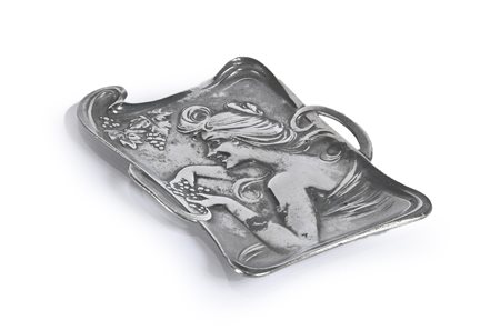 Piattino in peltro Art Nouveau, Claude Bonnefond (1868-1936) con figura...