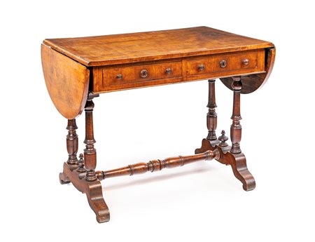 Scrivania a bandelle in noce, XIX secolo due cassetti in linea nella fascia...