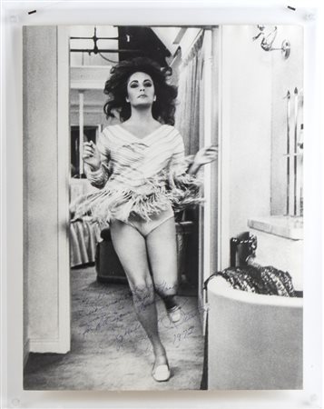  
Taylor, Elizabeth (Londra, 27 febbraio 1932 – Los Angeles, 23 marzo 2011) 
fotografia 76x63