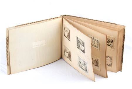  
Prestigiosa Collezione di biglietti da visita del '700 '800 
 cm24,5x36