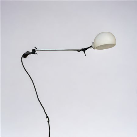 Enzo Mari (1932 - 2020) 
Lampada da parete a braccio orientabile della serie "Aggregato" 1976 e succ.
 lunghezza braccio 55 cm