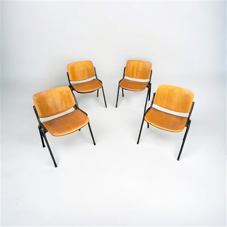 Giancarlo Piretti  
Castelli - Set di quattro sedie 1993
legno e alluminio  76 x 55 x 66 cm