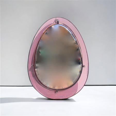  
Specchio a parete  anni '60 del XX secolo e succ. 
cristallo 84 x 61 x 3 cm
