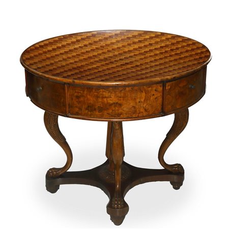 Tavolo Impero con quattro piedi scolpiti con testa d'aquila, Early 19° Secolo