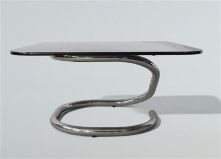 Tavolino basso in metallo cromato e vetro fumé