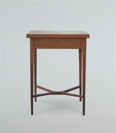 Tavolino in satinwood