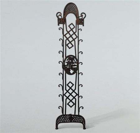 Portabottiglie in ferro battuto e traforato e ghisa