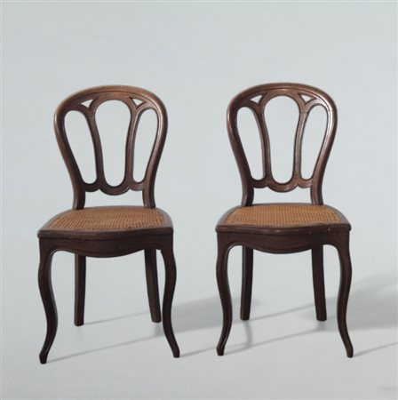 Coppia di sedie in quercia intagliata