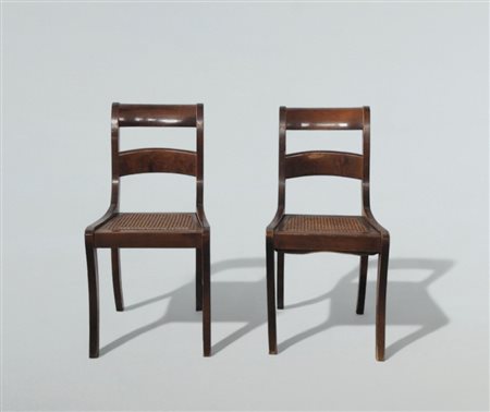 Coppia di sedie in noce