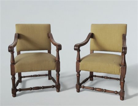 Coppia di poltrone in quercia intagliata