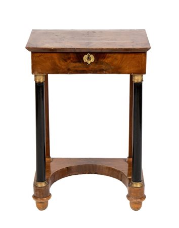 Tavolino - toiletta italiano Impero Lucca, XIX secolo Altezza x larghezza x...