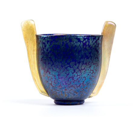 Loetz Vaso austriaco in vetro cangiante con due manici 1900 circa Altezza x...