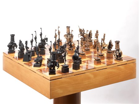 Nag Arnoldi (Locarno, 1928 - Lugano, 2017) Scacchi Sculture in bronzo, 32...