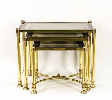 TRE TAVOLINI A NIDO IN OTTONE - NEST OF THREE BRASS AND CRYSTAL TABLES piani...