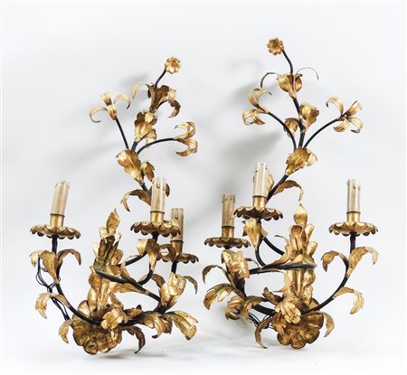 COPPIA DI APPLIQUES IN METALLO DORATO - PAIR OF GILT METAL WALL LAMPS...