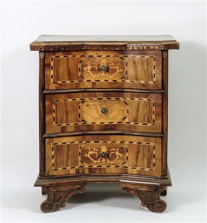 COMODINO IN NOCE - WALNUT NIGHT TABLE piano sagomato, fronte mosso a tre...