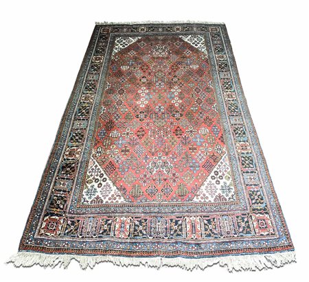 TAPPETO CAUCASICO - CAUCASIAN RUG fondo rosso, campo con motivi floreali cm...