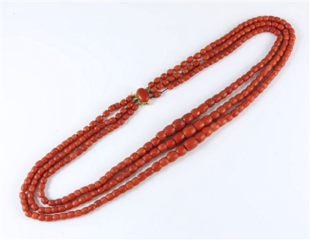 COLLANA A TRE FILI IN CORALLO ROSSO - THREE STRAND CORAL NECKLACE con...