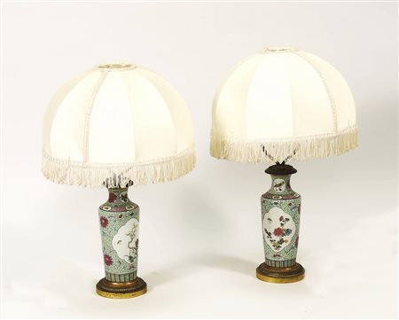 COPPIA DI VASI IN PORCELLANA POLICROMA - PAIR OF PAINTED PORCELAIN CONVERTED...