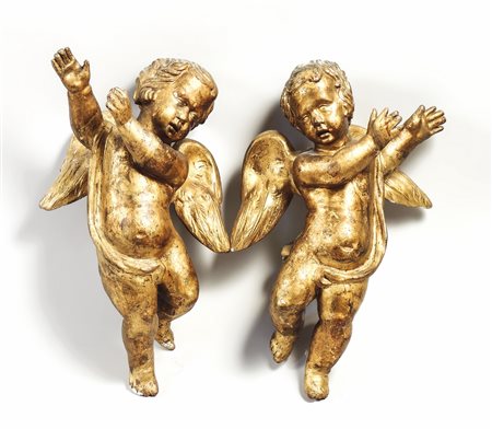 COPPIA DI ANGELI IN LEGNO INTAGLIATO E DORATO - PAIR OF GILTWOOD ANGELS lievi...