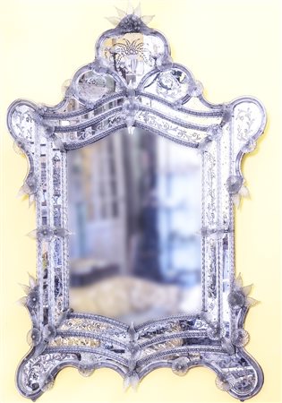 GRANDE SPECCHIERA IN VETRO SOFFIATO - VENETIAN GLASS MIRROR Murano, Fine del...